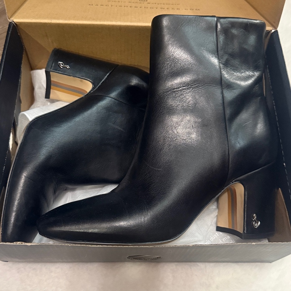 Sam Edelman Black Leather Pointed Toe Mid-Heel Ankle Boots